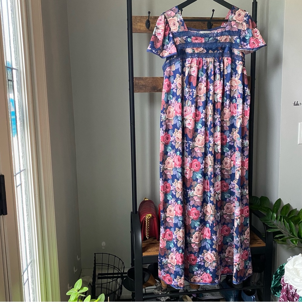 Vintage Vanity Fair women’s floral short sleeve long sleeping gown Made in USA L - Picture 1 of 6